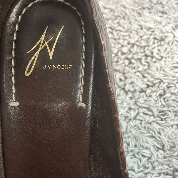 j VINCENT 8.5 Preppy Brown Patent Leather Chain Detail Block Heel w/Gold Trim - Picture 6 of 12